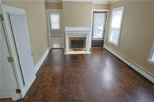 Building Photo - Great spot! 3br/1ba on Park Ave