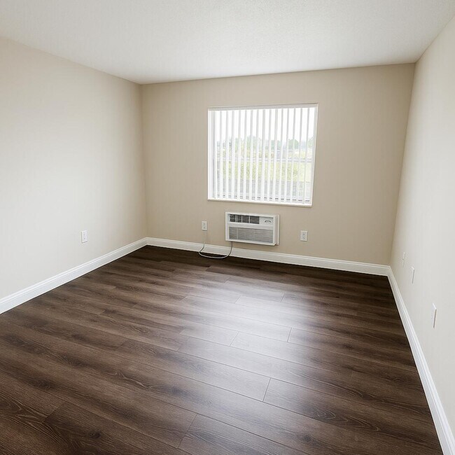 Building Photo - 2716 Vandiver Dr