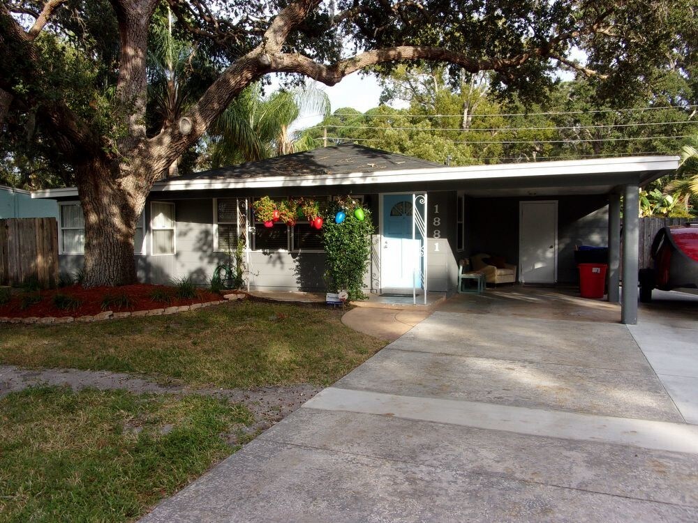 Dunedin Delight 2 Bed Home House Rental in Dunedin, FL