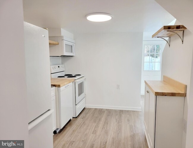 Building Photo - 233 Kern St