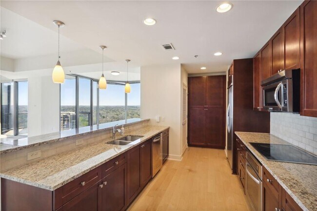 Building Photo - 2795 Peachtree Dr NE
