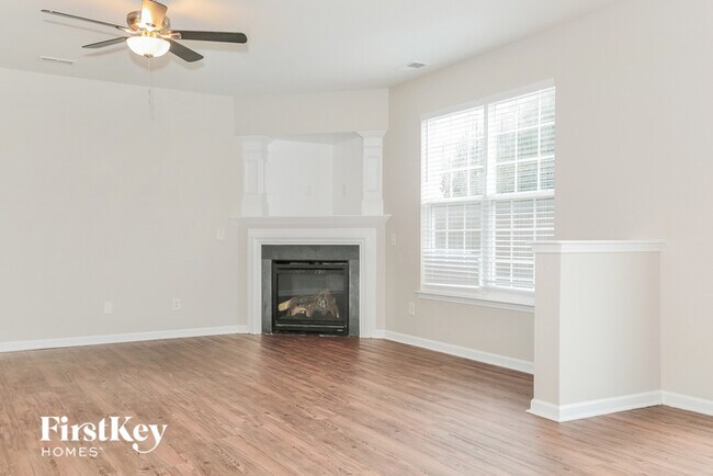 Foto del edificio - 3969 Creekmoore Dr