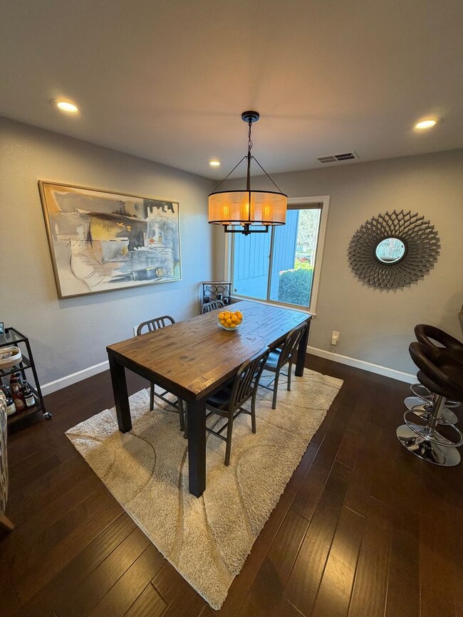 Foto del edificio - 3 Bed 2.5 Bath Townhome In Danville