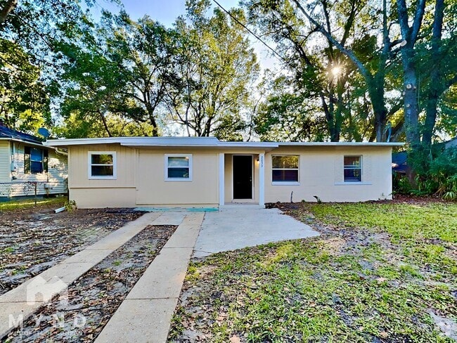 Building Photo - 2033 Allandale Cir E