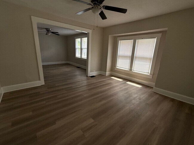 Foto del edificio - 3 Bedroom - Renovated - Exquisite