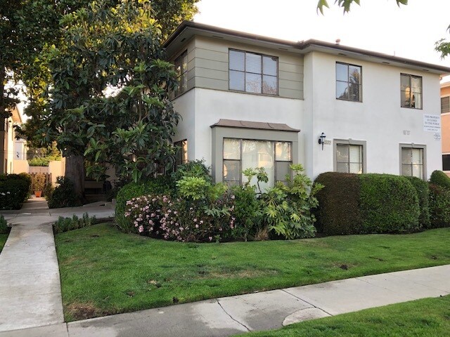 Building Photo - 3155 S Barrington Ave