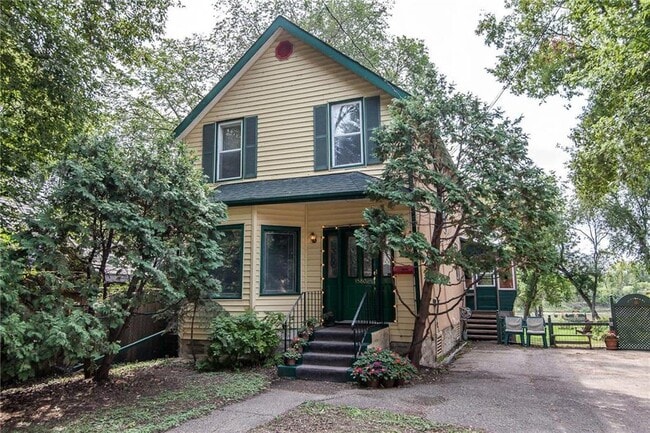 Building Photo - 1580 Wolseley Ave W