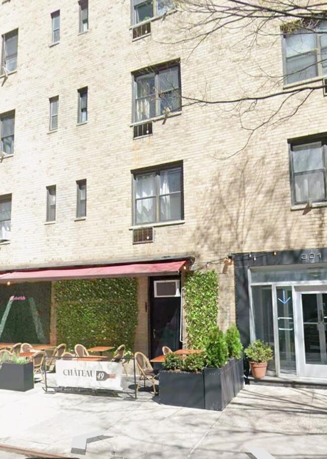 Foto del edificio - 301 E 49th St
