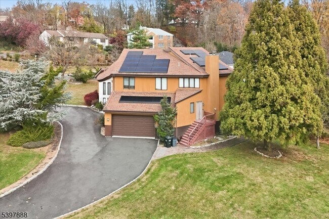 Foto del edificio - 1605 Justin Pl