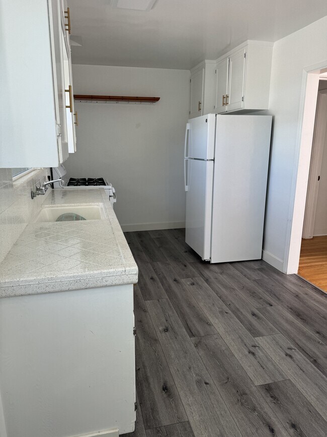 Foto del edificio - 5010 Muir Ave