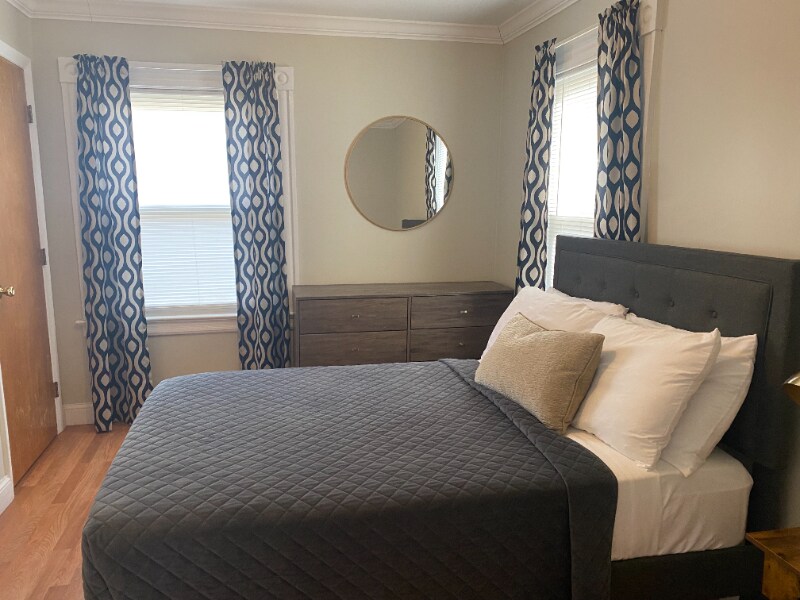Foto principal - 105-107-107 Evergreen Ave