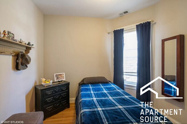 Foto del edificio - 2509 W Diversey Ave