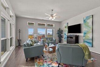 Building Photo - 715 Bayshore Dr