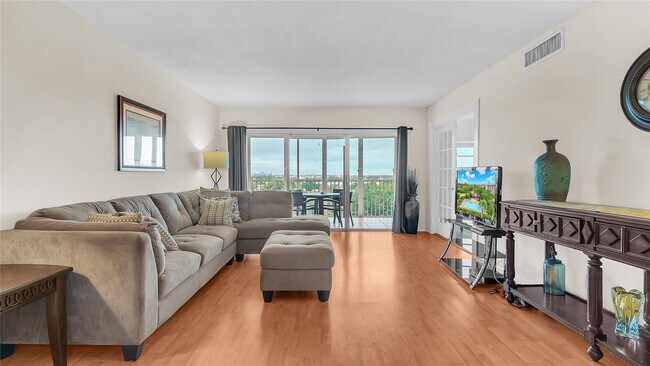 Foto del edificio - 3150 N Palm Aire Dr