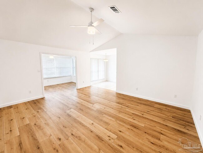 Foto del edificio - 315 Mirabelle Dr