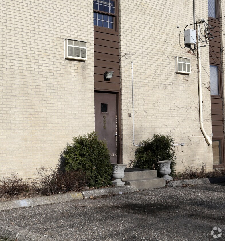 Building Photo - 584 Snelling Ave S
