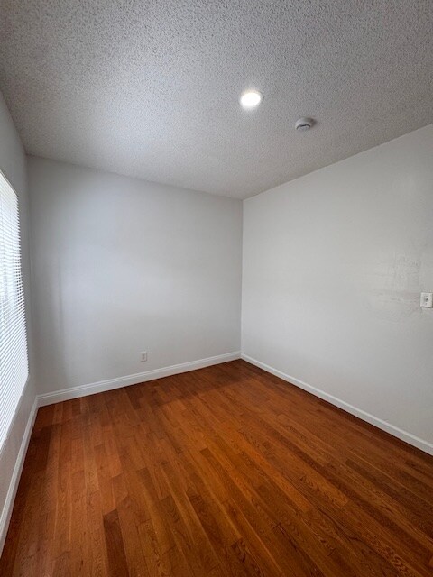 Foto del edificio - 417 W 52nd Pl