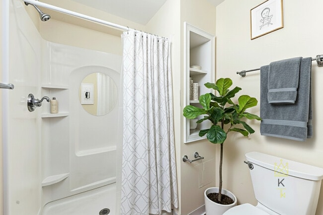 Building Photo - 1090 Beacon St