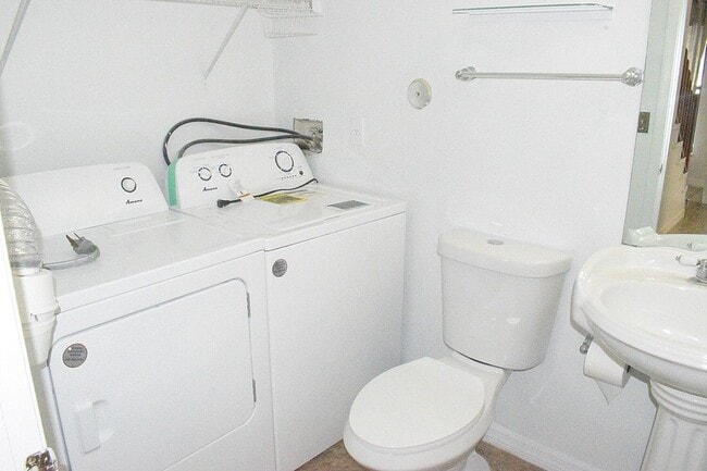 Building Photo - 905 Riverside Dr