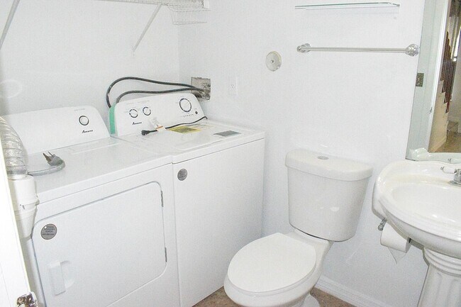 Foto del edificio - 905 Riverside Dr