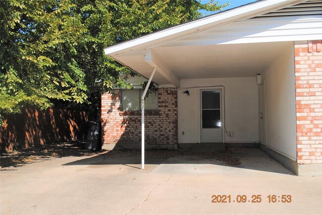 Building Photo - 612 Arbor Ln