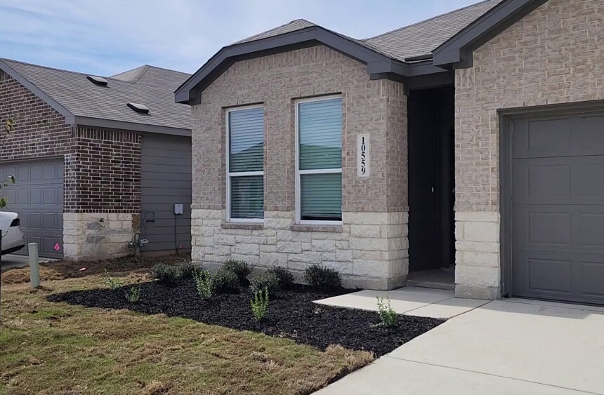 Building Photo - 10559 Ysasmendi Rdg