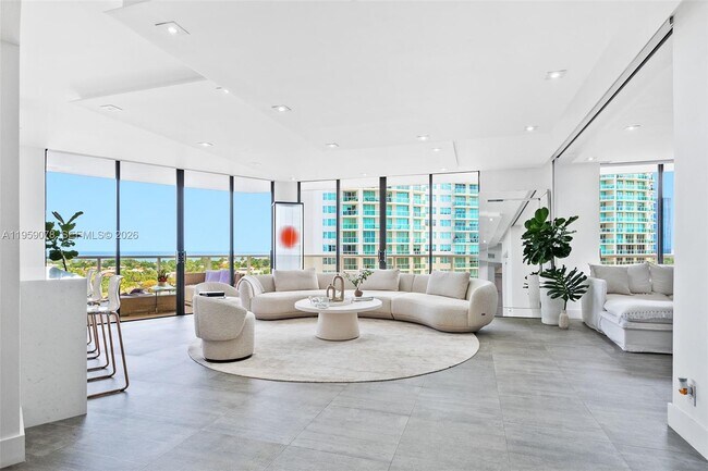 Foto del edificio - 20281 E Country Club Dr