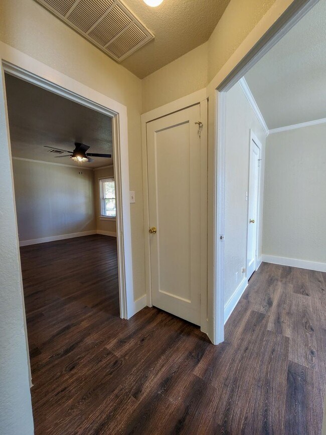 Foto del edificio - Newly Renovated 3 bedroom 1 bath home in Shawnee