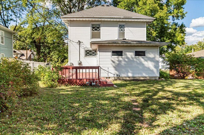 Building Photo - 3 Bedroom 1 and a half Bath House