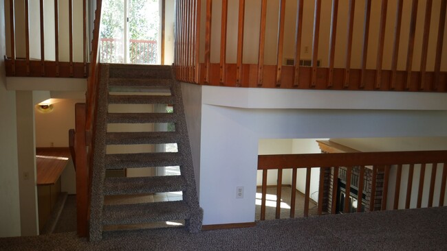 Foto del edificio - 4 Bed, 3 Bathroom House with Fenced in Bac...