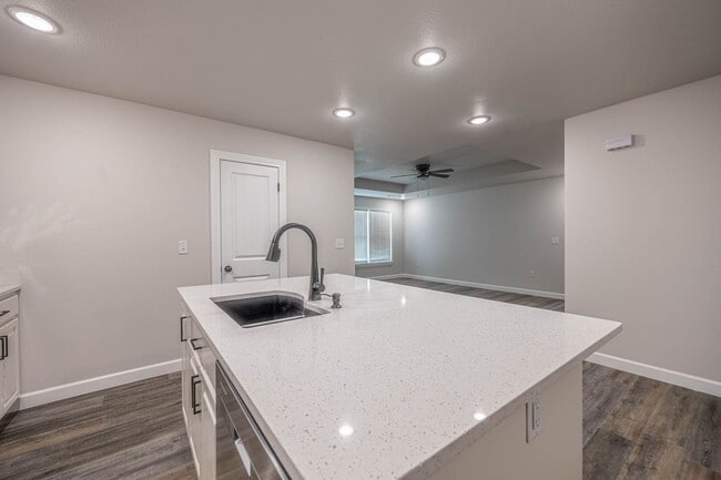 Building Photo - 373 SE 95th Rd