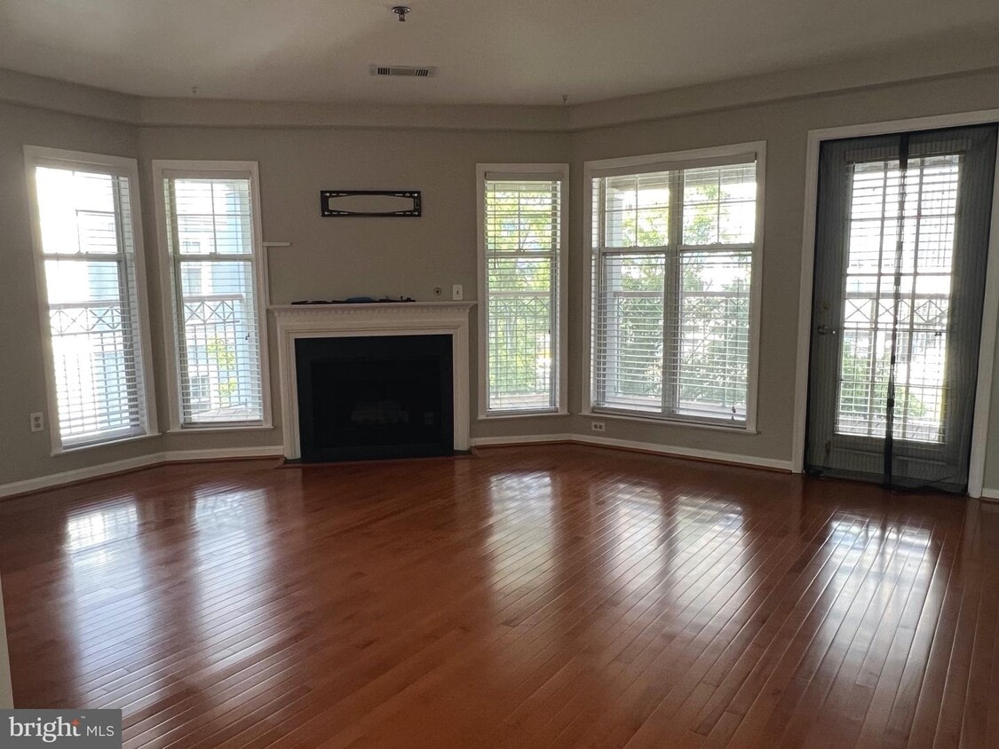 5573 Seminary Rd Unit 413, Falls Church, VA 22041 Apartment for Rent