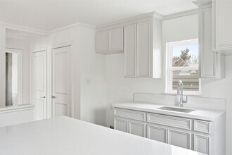 Building Photo - 612 W Alabama St