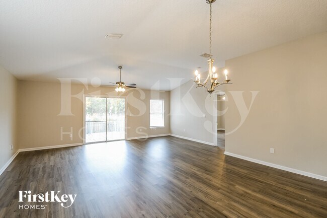 Building Photo - 6869 Southern Oaks Dr W