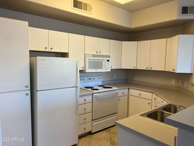 Building Photo - 1-Bedroom Condo in the Heart of Scottsdale!