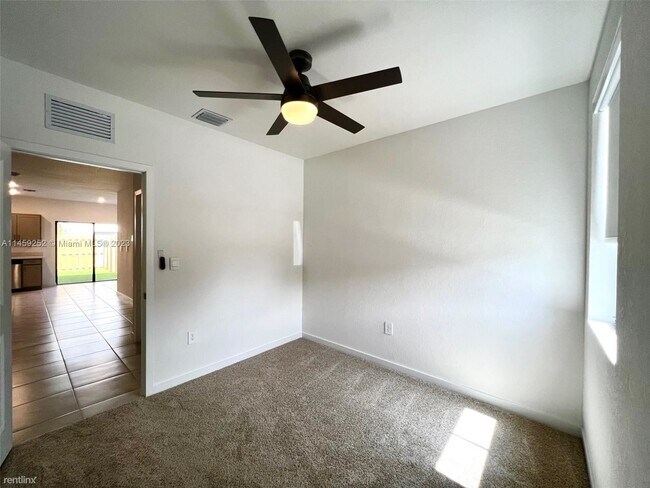 Building Photo - 3 br, 3 bath House - 429 NE 12th St # 0
