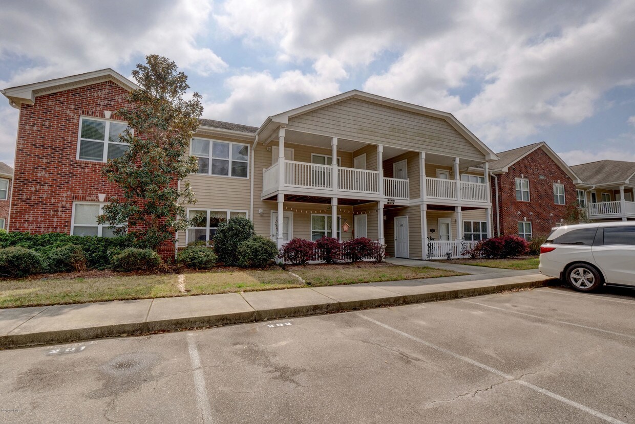 4409 Jay Bird Cir Unit 203, Wilmington, NC 28412 Condo for Rent in