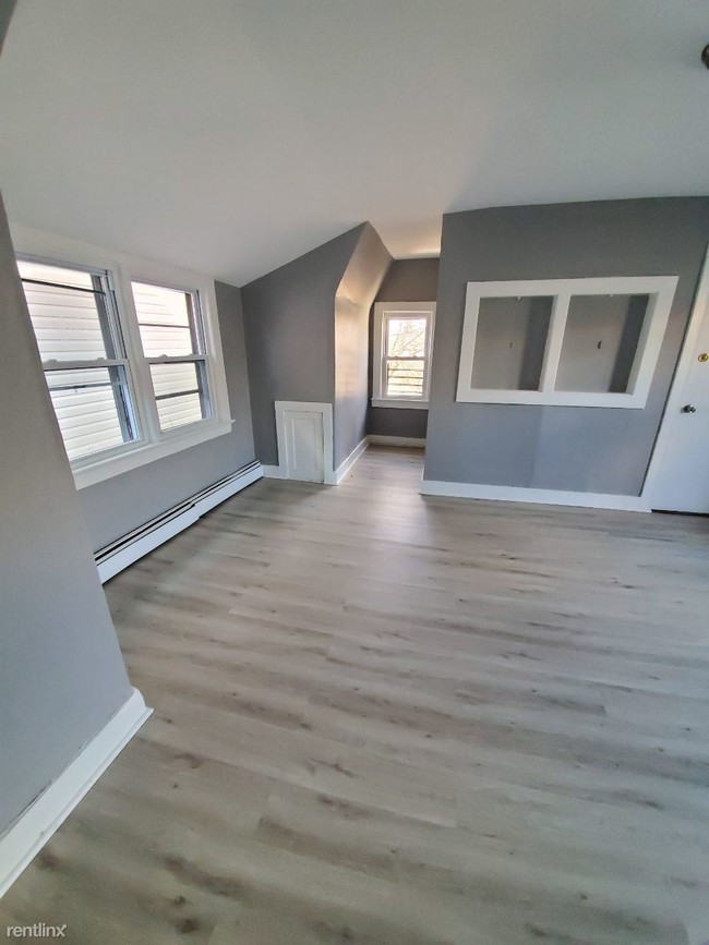 Building Photo - 2 br, 1 bath  - 167 S 11th St Apt 3
