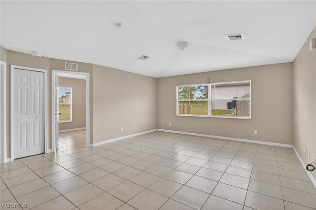 Building Photo - 848 Holmes Ave