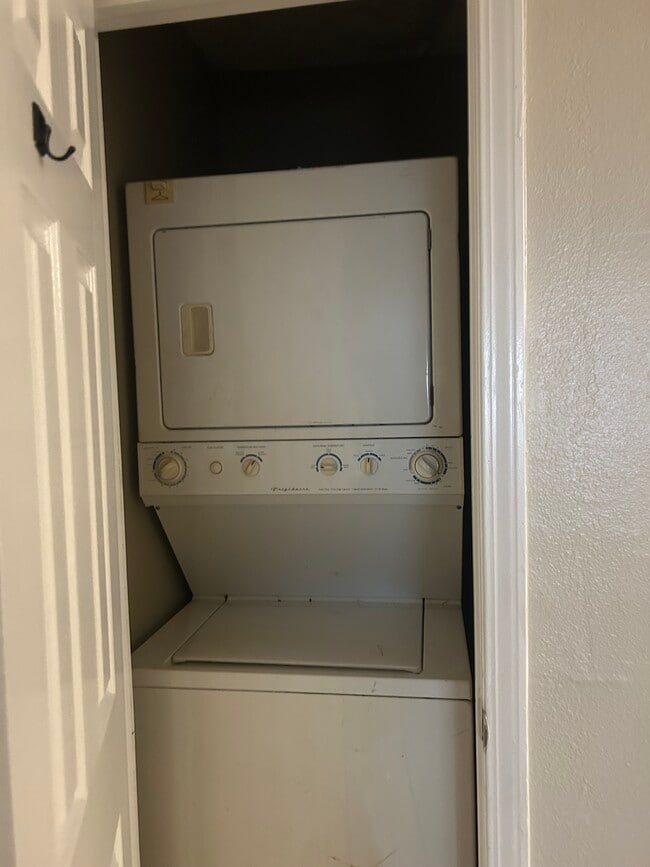 Foto del edificio - 4218 Hessmer Ave