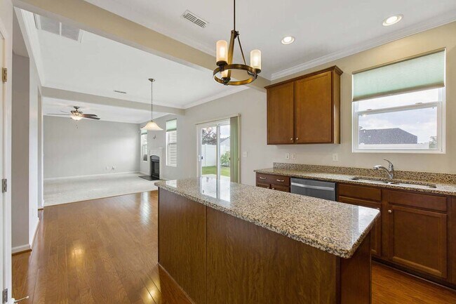 Building Photo - Welcome Home!!! Beautiful 3b 2.5b in Masse...