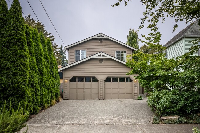 3 Bedroom 2.5 Bath Home in Central District! - 3 Bedroom 2.5 Bath Home in Central District!