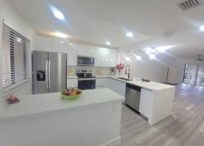 Foto del edificio - 428 Lakeview Dr