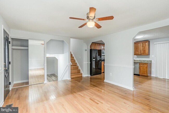 Building Photo - 2107 Gibbons Ct