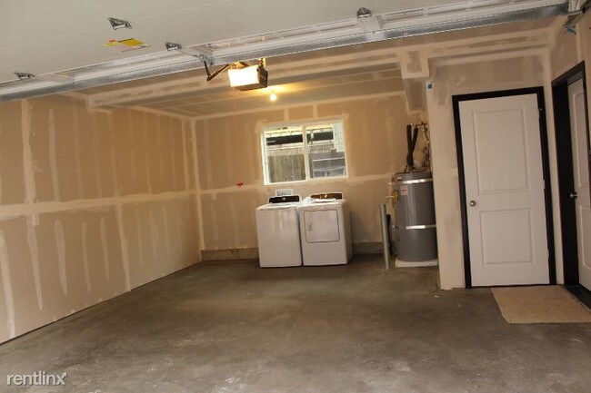Building Photo - 5841 Highway Pl