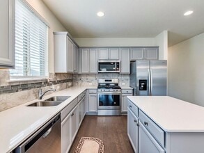 Building Photo - 504 Saturnia Dr