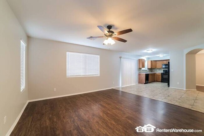 Foto del edificio - Lovely 2-story 4bed/2.5bath home available...