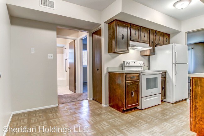 Building Photo - 210 W 35th Ave