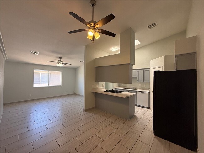 Foto del edificio - 2014 Gates Ave