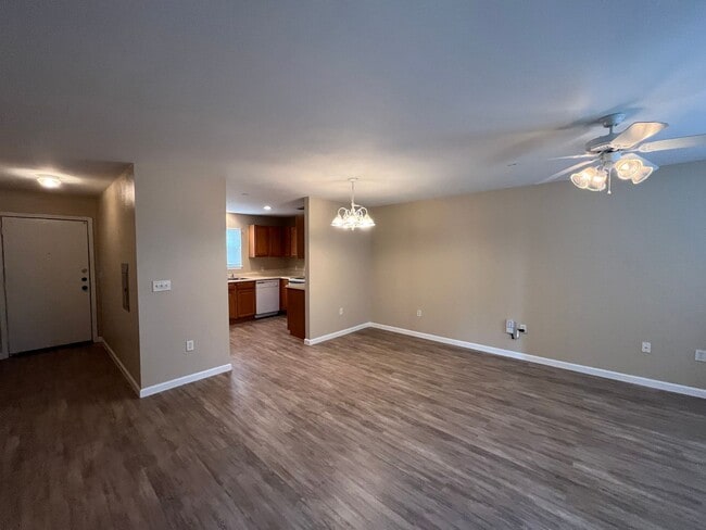 Building Photo - 10511 Hunters Pond